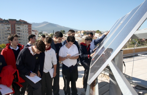 Alumnos conocen los sistemas fotovoltaicos