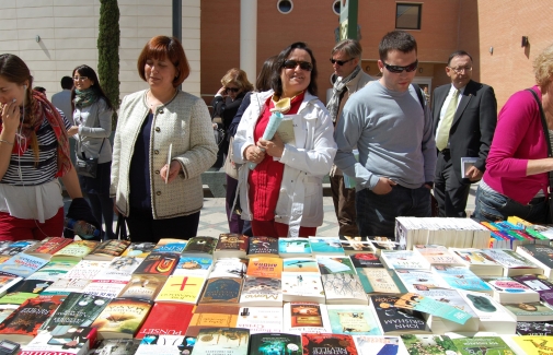 Autoridades, en la Feria del Libro