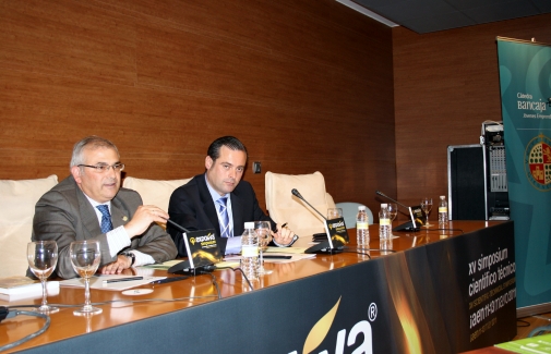 Manuel Parras Rosa y Juan Vila Hernández, en la firma del convenio