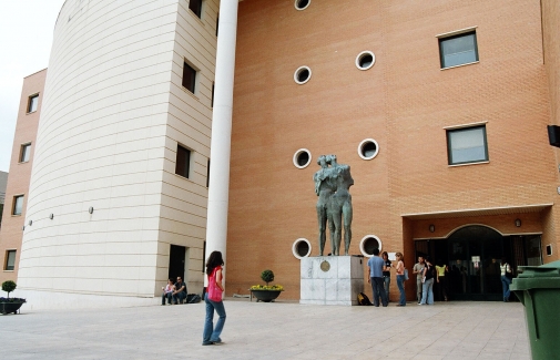 Entrada de la Biblioteca de la Universidad de Jaén