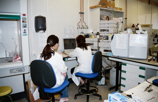 Investigadoras de la UJA, en un laboratorio