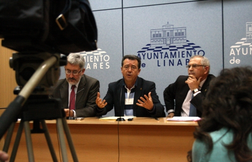 Momento de la rueda de prensa, celebrada en el Ayuntamiento de Linares