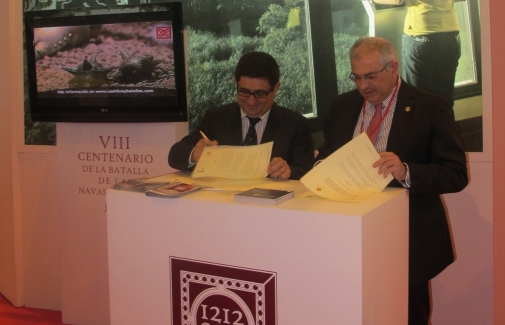 Manuel Parras y Francisco Reyes, en la firma del convenio.