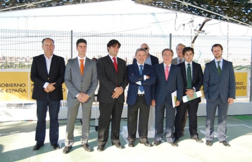 Representantes de la UJA, ADIF y ANDEL, en la inauguración del prototipo de una ferrolinera en Madrid.