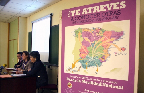 Emilio Ayala, Adoración Mozas y Encarnación Moral, en la presentación en Jaén.