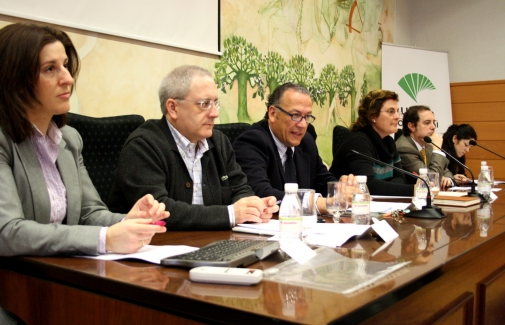 Mesa redonda.
