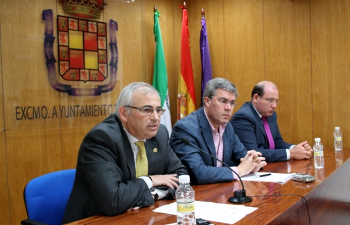 El Rector de la UJA, el alcalde de Jaén y el concejal de Urbanismo