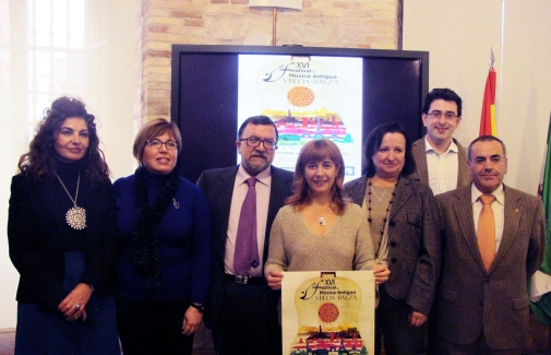 Foto de familia con representantes institucionales.