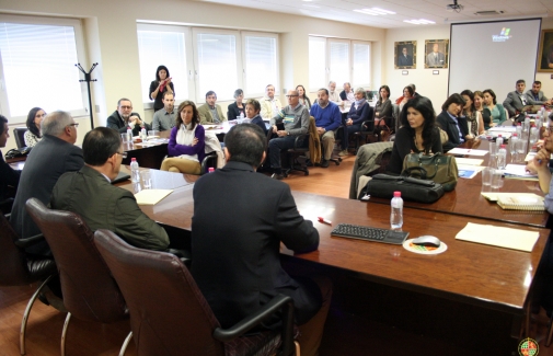 El Rector se dirige a los participantes en el foro