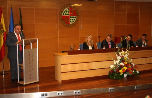 Antonio Bueno, durante su discurso en el Día del Patrón de la Facultad de Humanidades y Ciencias de la Educación. Foto:Paqui Avi