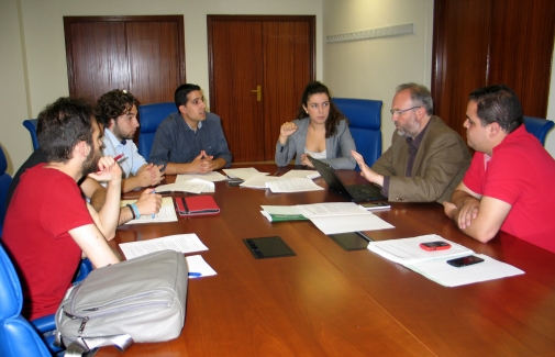 El delegado de Economía, con representantes del alumnado en el Consejo de Gobierno de la UJA