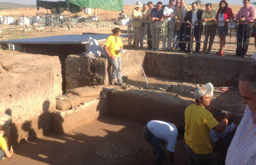 Visita al nuevo mosaico hallado en Cástulo.