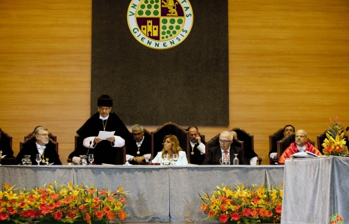 El Rector de la UJA, durante la lectura de su discurso académico. Foto: Sitoh Ortega