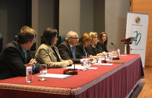 Julio Cabero, Ana Mª Ortiz, Manuel Parras, Purificación Gálvez, Mª de los Ángeles Jiménez y Juana Mª Ortega, en la inauguración.