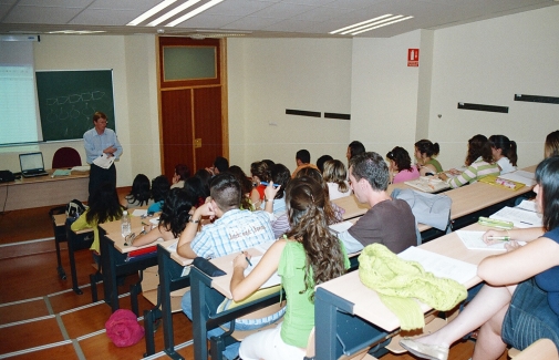 Alumnado de la UJA en clase.