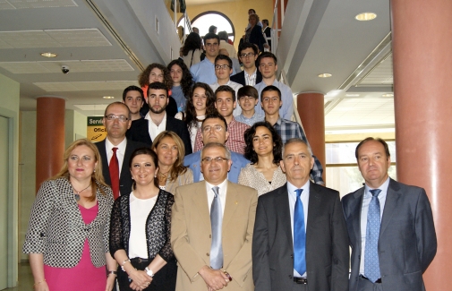 Fotos de familia de los premiados con los responsables académicos. Foto: David Jódar Cañera