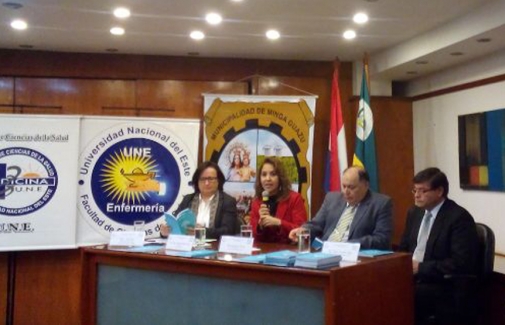Presentación del Programa Universitario de Mayores en la Universidad Nacional del Este de Paraguay.