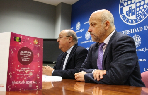 De izquierda a derecha, Enrique Román Corzo y Nicolás Pérez Sola, en la rueda de prensa