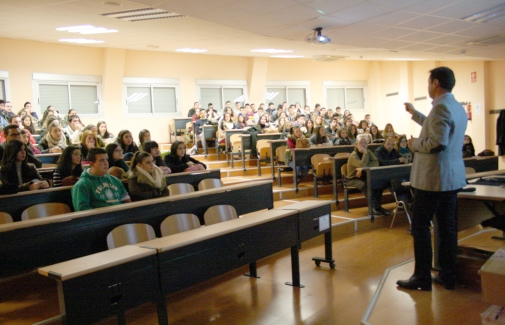 Charla informativa de una las visitas realizadas.