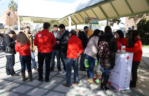 Stand de Cruz Roja durante Abecedario Solidario.