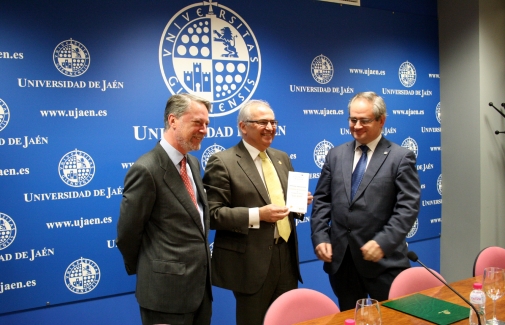 Francisco Vañó, Manuel Parras y Jorge Delgado, en el acto de presentación del premio.