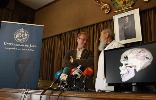 Alejandro Jiménez y Miguel Botella, durante la presentación de los resultados.