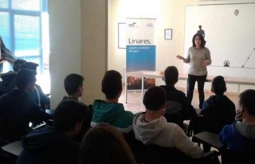 Estudiantes de la UJA durante su visita.