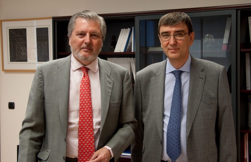 El ministro de Educación (i), junto al nuevo director de ANECA.