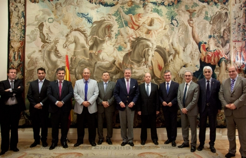 El ministro de Educación, junto con representantes de CRUE.