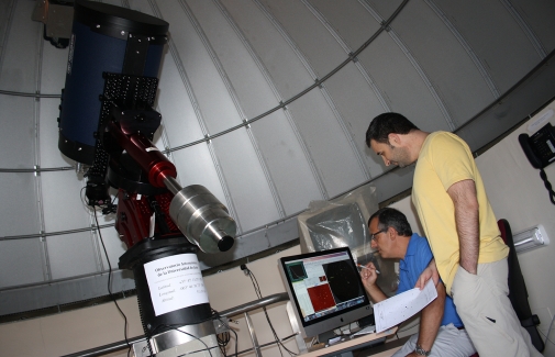 Josep Martí y Pedro Luque, en el Observatorio Astronómico de la UJA.
