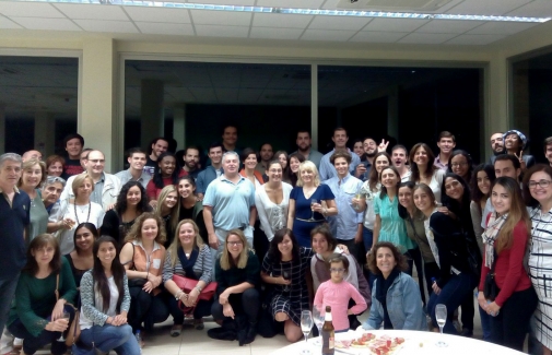 Alumnado de California, junto a sus familias de acogida en Jaén.