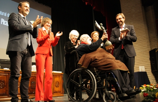 Miguel Picazo, con el galardón Proyecto Natural de Jaén de la UJA.