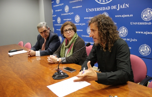 Presentación de la iniciativa por parte de Julio A. Olivares, Mª Dolores Rincón y José Boyano.