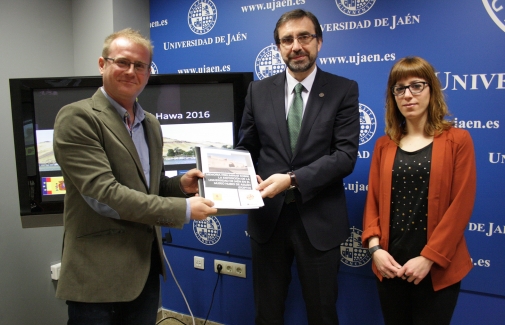 Alejandro Jiménez, Juan Gómez y Luisa García, tras la rueda de prensa.