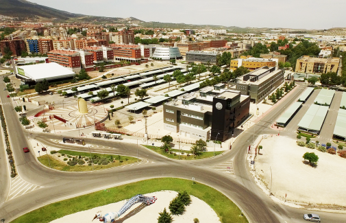 Vista aérea de los viales de acceso al Campus de Las Lagunillas.