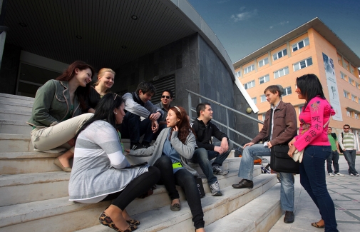 Grupo de estudiantes extranjeros de intercambio, en el Campus de Las Lagunillas.