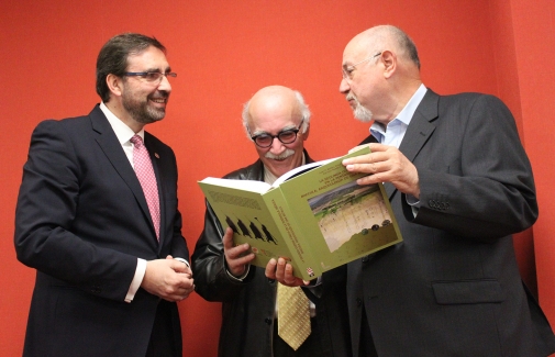 Juan Gómez, Arturo Ruiz y Juan Eslava Galán.