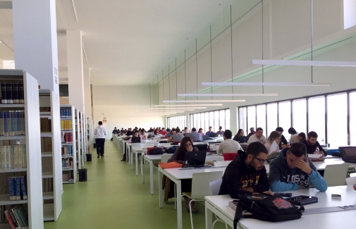 Biblioteca del Campus de Linares.