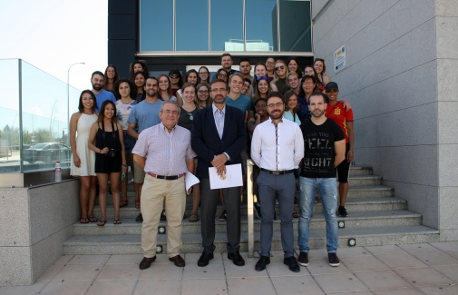 Foto de familia con el alumnado de la Universidad de California.