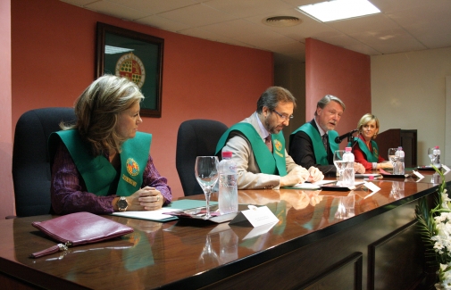 Intervención del conferenciante, durante el acto inaugural.