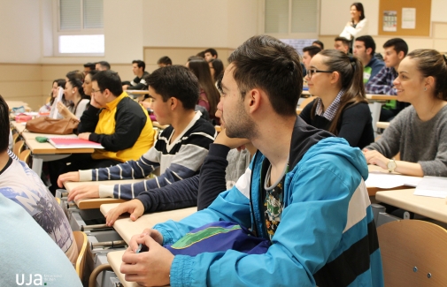 Alumnado de la UJA, en el transcurso de una clase.
