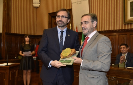 El Rector de la Universidad de Jaén y el consejero de Fomento y Vivienda de la Junta de Andalucía