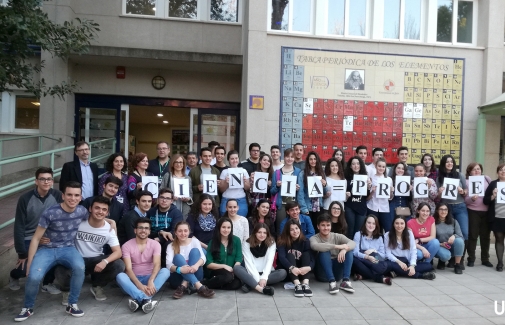Participantes, junto a su profesorado.