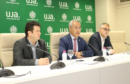 Raúl Mata, Juan Ramón Lanzas y José Moyano, en la presentación del informe.