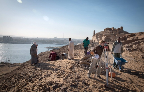 Trabajos arqueológicos de la UJA en la necrópolis de Qubbet el-Hawa. Foto: Patricia Mora.