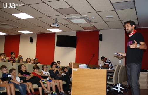 Público infantil atiende al microencuentro dedicado a niños de la edición de 2016.