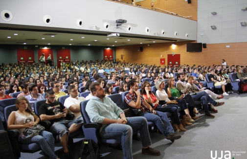 Alumnado de nuevo ingreso, hoy en el Aula Magna de la UJA