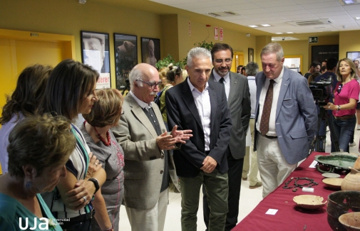 Momento de la visita del consejero de Cultura al Instituto Universitario de Arqueología Iberica de la UJA