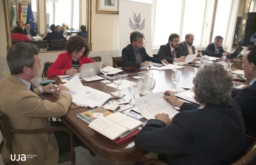 Juan Gómez, en el centro, en una anterior reunión de rectores de AUPA.