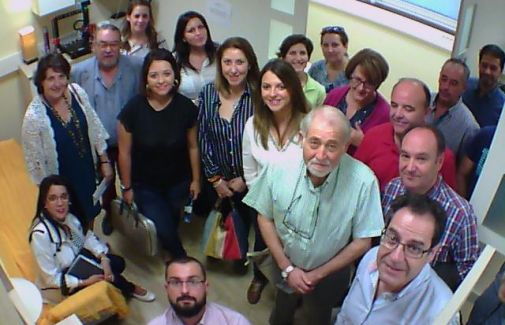 Profesorado visitando la vivienda inteligente del Centro de Estudios Avanzados en Tecnología de la Información y la Comunicación